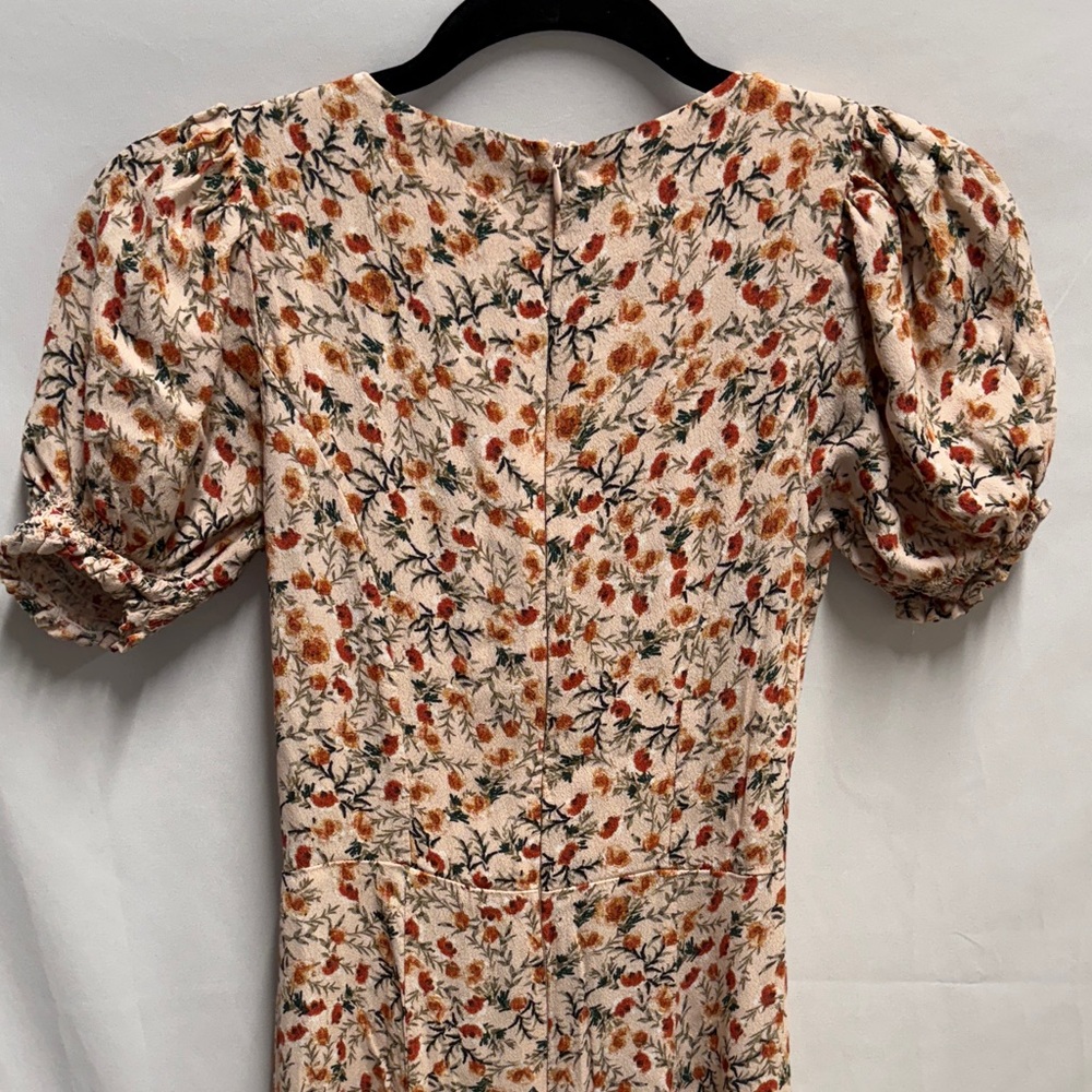 Elegant Floral Midi Dress with Puff Sleeves - Picture 4 of 12